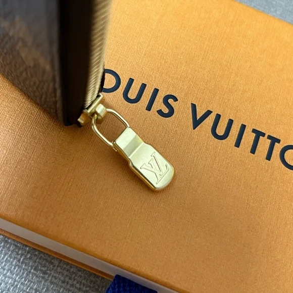 Louis Vuitton Key Pouch - Picture 7 of 10